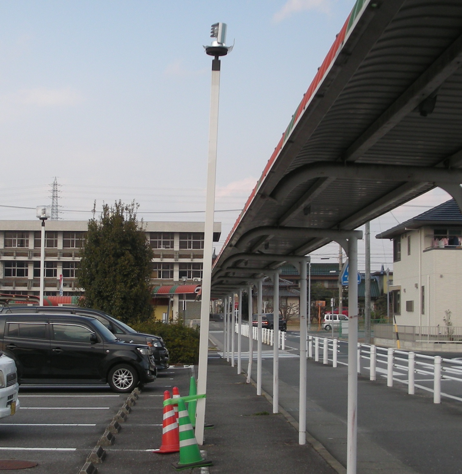 駐車場外灯が破損したので応急処置です 岡崎市の電気工事は はらでんレスキュー 原田電工社 駐車場外灯が破損したので応急処置です 岡崎市の電気工事は はらでんレスキュー 原田電工社