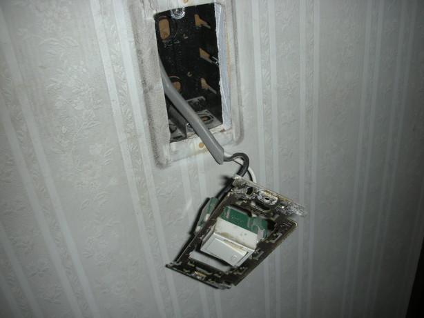 照明器具の故障と思ったらスイッチ故障でした 岡崎市の電気工事は はらでんレスキュー 原田電工社
