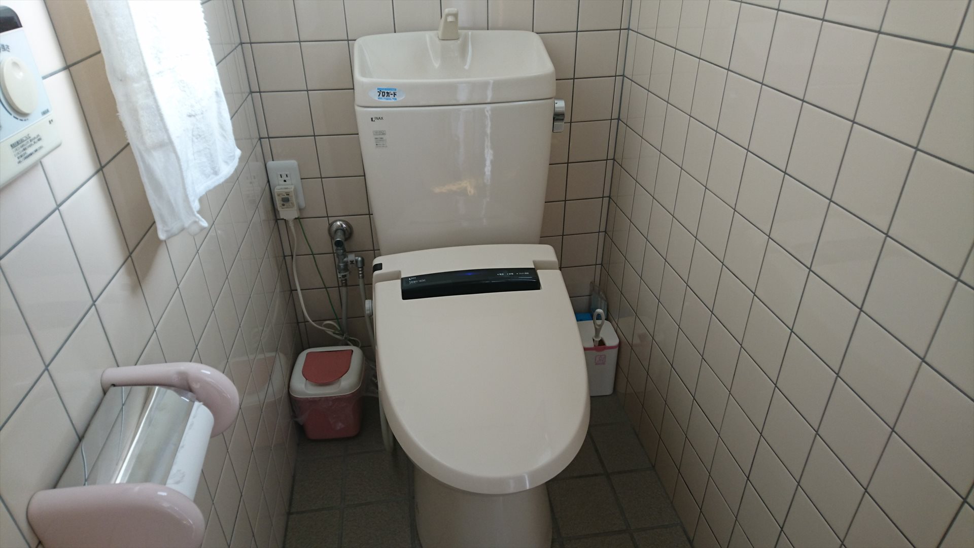 会社のトイレ便座を取替えました。 岡崎市の電気工事は はらでんレスキュー 原田電工社